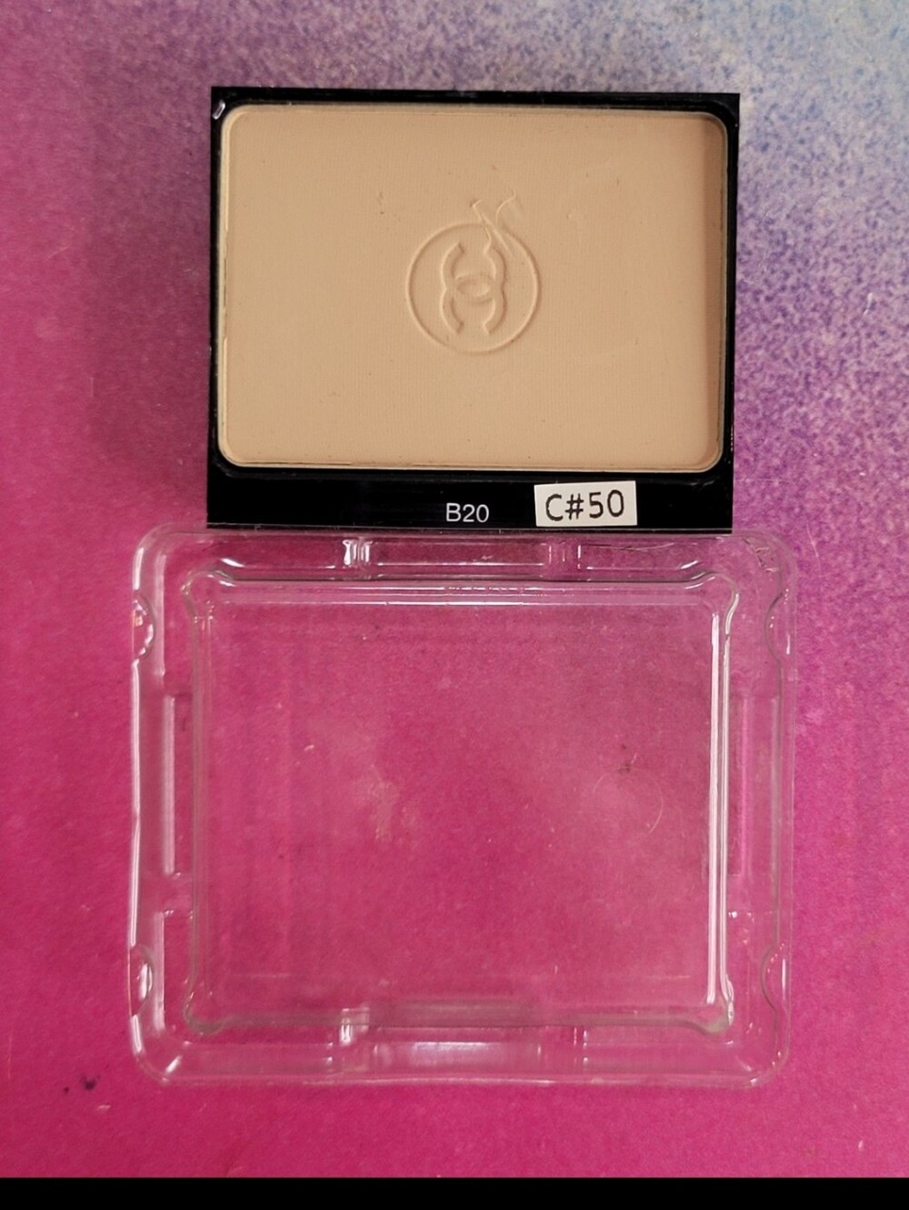 Chanel Ultra Le Teint Powder Foundation B20